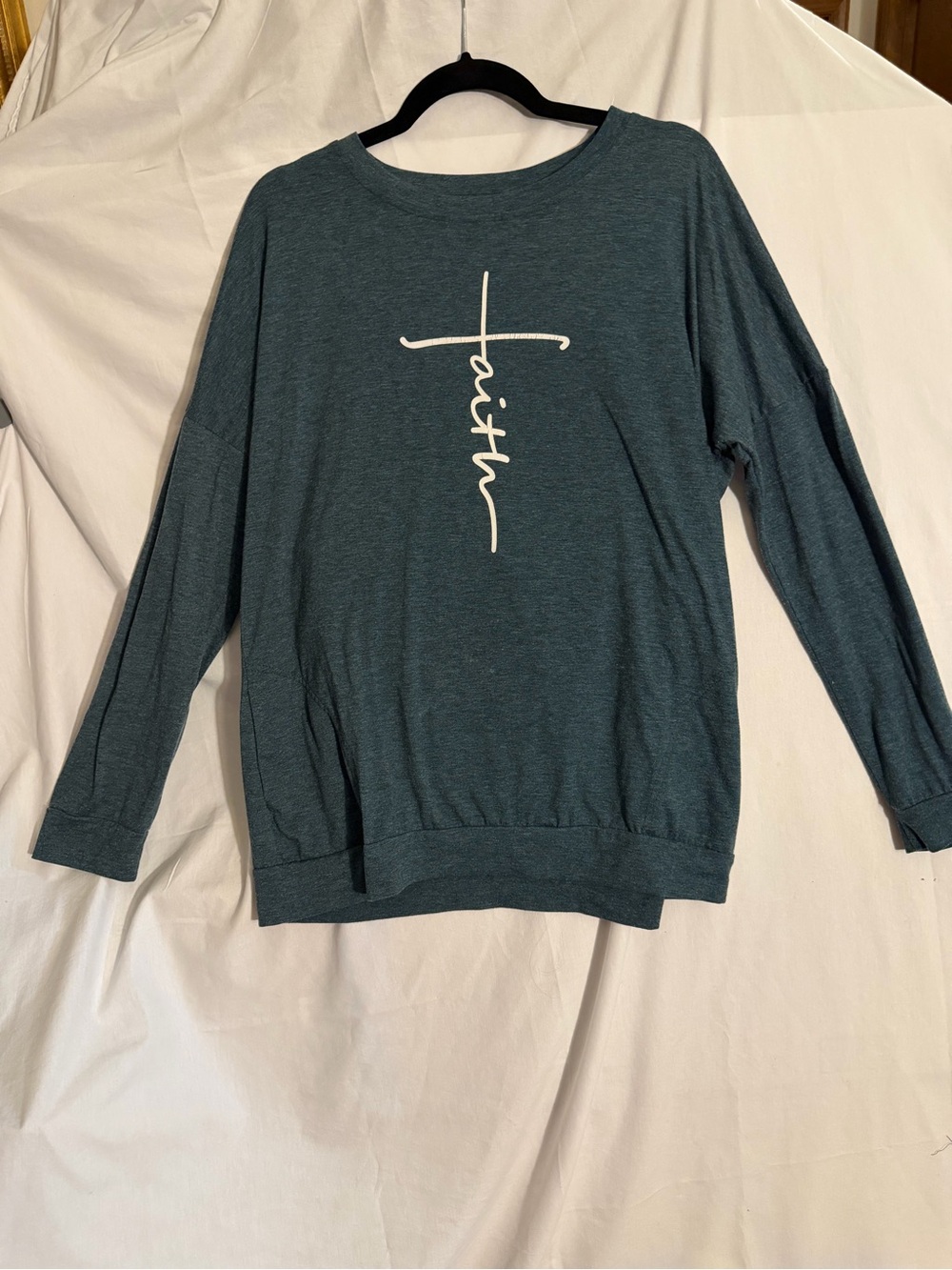 #563 Women’s Long-Sleeve 'Faith' Graphic Top - Teal